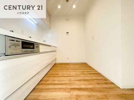 �L�b�`���@��Ƃ肠�钲���X�y�[�X�ō�Ƃ����₷�����K�ȃL�b�`���ł��I
���q�l�ƈꏏ�ɂ��َq������y���߂�L�X�X�y�[�X�ł��B�y�����������ԂɂȂ肻���ł��ˁI