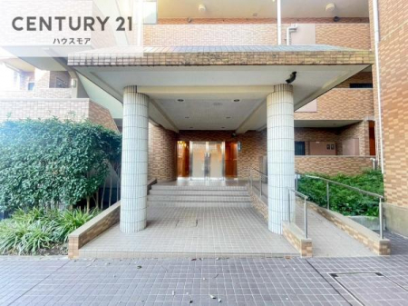 �G���g�����X�@�z������̗ǂ��G���g�����X�́A���Ƒ��₨�q�l���������}���Ă���܂��B
�����̕�炵�ɐS�n�悳�������炵�Ă�����Ԃł��B