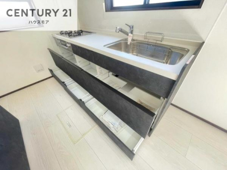 �L�b�`���@���[�X�y�[�X���L�x�ŁA�����X�y�[�X���X�b�L���ƕЕt���Ђ�`�����p�ł��܂��I
���K�ɍ�Ƃ��ł��A�Ǝ��̌����A�b�v�I�����̗���������܂��I