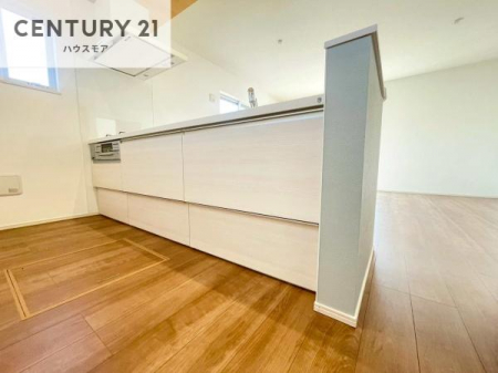 �L�b�`���@��Ƃ肠�钲���X�y�[�X�ō�Ƃ����₷�����K�ȃL�b�`���ł��I
���q�l�ƈꏏ�ɂ��َq������y���߂�L�X�X�y�[�X�ł��B�y�����������ԂɂȂ肻���ł��ˁI