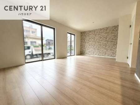 ���r���O�@�D�����z���܂肪���r���O����ł���ċ��S�n�̗ǂ���Ԃ����o���Ă���܂��I
���났�̎��Ԃ��߂����܂��I