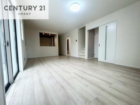 ���r���O�@�D�����z���܂肪���r���O����ł���ċ��S�n�̗ǂ���Ԃ����o���Ă���܂��I
���났�̎��Ԃ��߂����܂��I