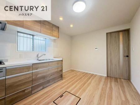 �L�b�`���@��Ƃ肠�钲���X�y�[�X�ō�Ƃ����₷�����K�ȃL�b�`���ł��I
���q�l�ƈꏏ�ɂ��َq������y���߂�L�X�X�y�[�X�ł��B�y�����������ԂɂȂ肻���ł��ˁI