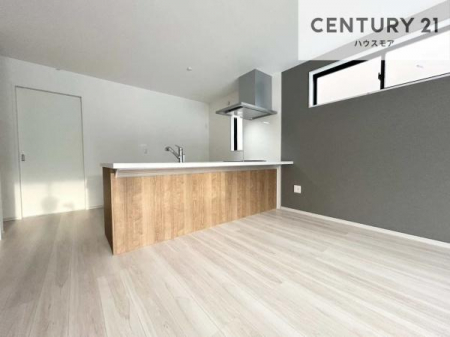���r���O�@���r���O�S�̂����n����ΖʃL�b�`���Ȃ̂ŁA���q�l�̗l�q�������Ȃ����Ƃ��ł���q��Ă����₷�����S�ȊԎ�ł��I
