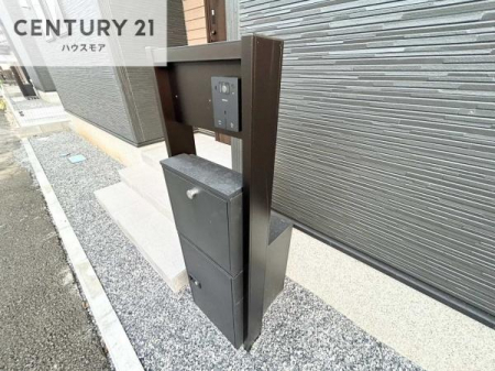 ���̑����n�@��z�{�b�N�X���������Ă��邽�߁A�s�ݎ��ł��ו��̎󂯎�肪�\�B
�Ĕz�B�̎�Ԃ��Ȃ��A�Z���������ł��X�g���X�Ȃ����p�ł��܂��B