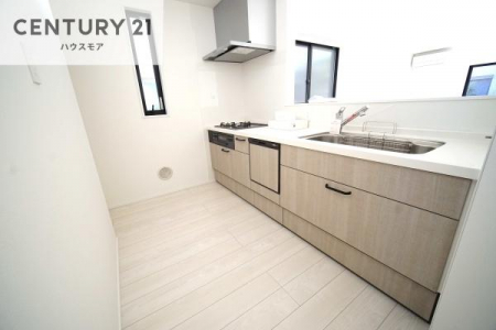 �L�b�`���@��Ƃ肠�钲���X�y�[�X�ō�Ƃ����₷�����K�ȃL�b�`���ł��I
���q�l�ƈꏏ�ɂ��َq������y���߂�L�X�X�y�[�X�ł��B�y�����������ԂɂȂ肻���ł��ˁI