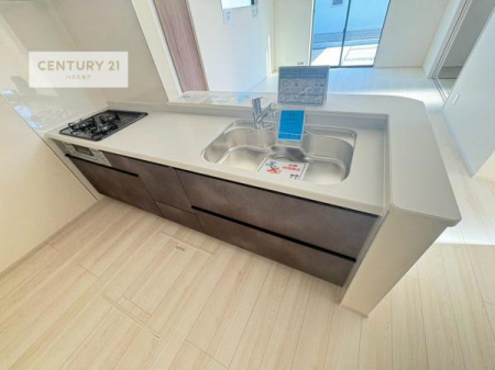 �L�b�`���@��Ƃ肠�钲���X�y�[�X�ō�Ƃ����₷�����K�ȃL�b�`���ł��I
���q�l�ƈꏏ�ɂ��َq������y���߂�L�X�X�y�[�X�ł��B�y�����������ԂɂȂ肻���ł��ˁI
