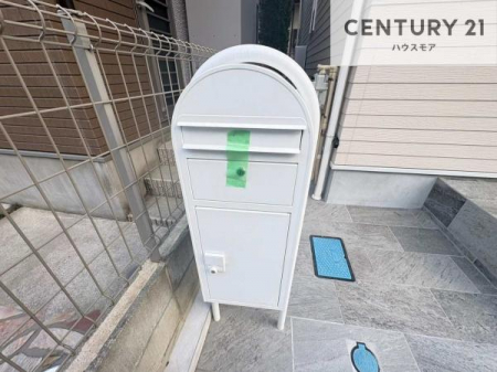 ���̑����n�@��z�{�b�N�X���������Ă��邽�߁A�s�ݎ��ł��ו��̎󂯎�肪�\�B
�Ĕz�B�̎�Ԃ��Ȃ��A�Z���������ł��X�g���X�Ȃ����p�ł��܂��B