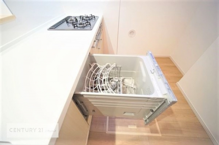 その他　動線が短く作業ラクラク！L字型キッチンです！食洗器付きなので、忙しい時や冬場の手荒れ防止としてありがたい仕様です！家庭に優しいキッチンです！