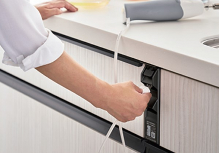 その他　設備　キッチンコンセント
便利な調理家電をもっと使いやすくするために手が届きやすい位置にコンセント設置しました。


