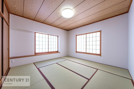 リビング以外の居室　日本人の心感じる「和」の空間。井草の香り漂う空間は癒しのひと時を演出してくれます！リラックス効果があるので快適に過ごせそうです。